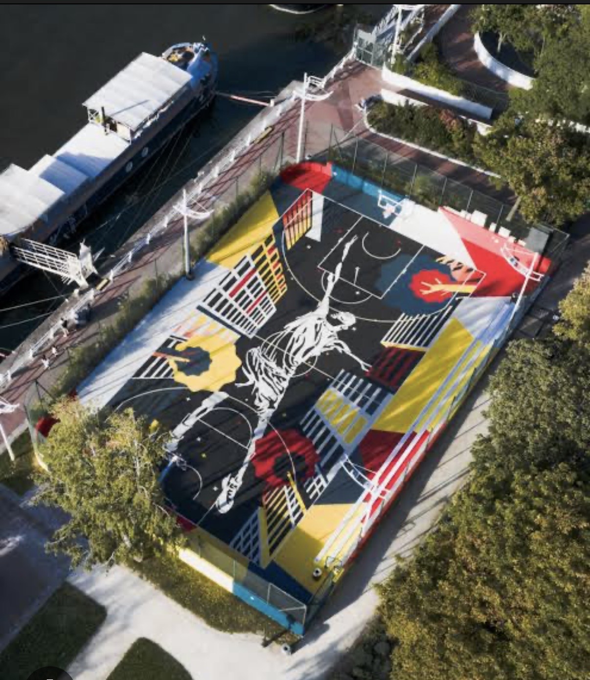 Terrain de basket exterieur du Clichy Hall Paris